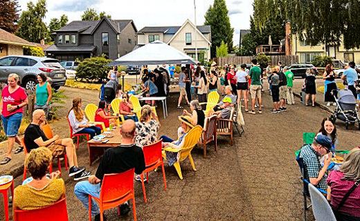 The offer of a block party � with cheeseburgers, hot dogs, and pot luck � was all it took to get Reed neighbors to turn out en masse for their August Reed Neighborhood Association meeting.