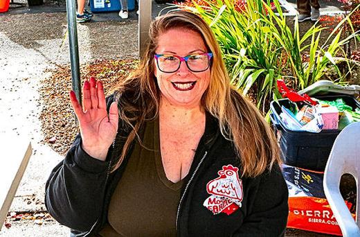 The Sellwood Moreland Farmers Markets longtime manager, Lannie Kali, waved goodbye on her last day with the nonprofit.