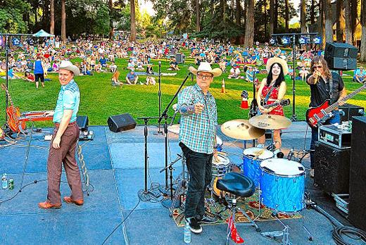 As the last chord of their opening set echoed through Sellwood Park, Jenny Don�t and the Spurs turned and spotted THE BEE camera trained on them from behind the stage!